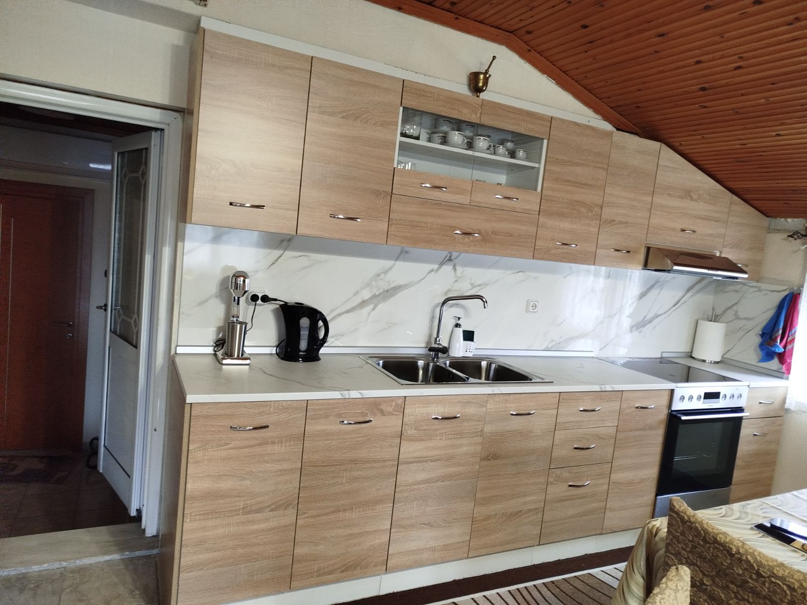 ντουλάπια κουζίνας σε σοφίτα