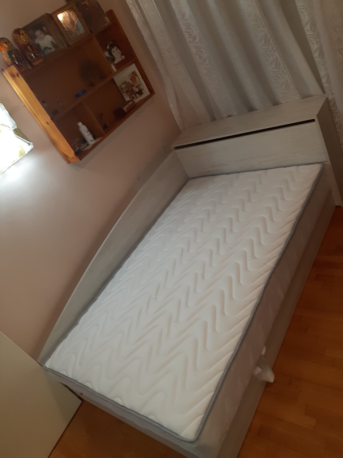 Κρεβάτι ημίδιπλο με στρώμα 12-67-225 1 κρεβάτι με μηχανισμό ανύψωσης και στρώμα