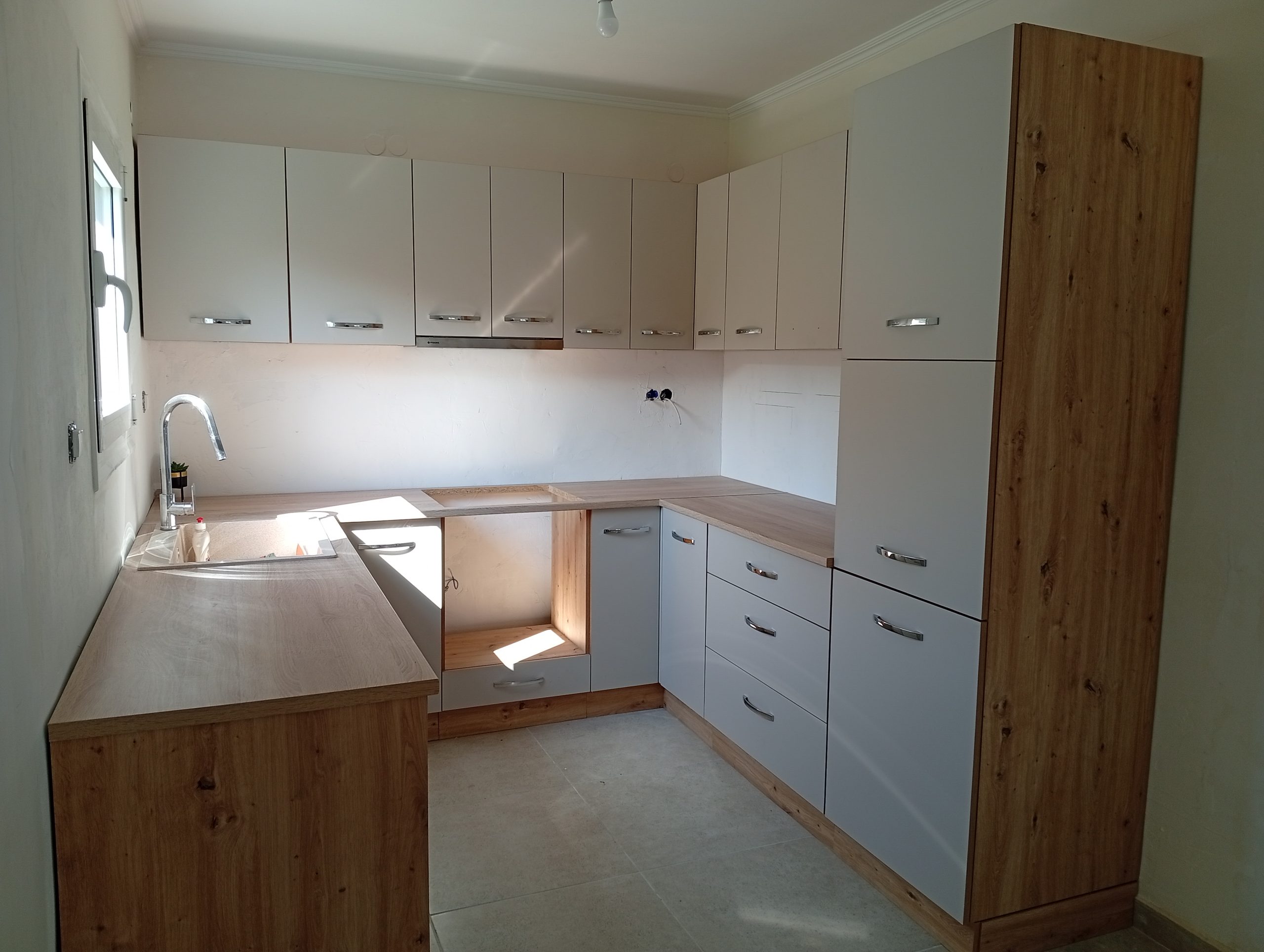 Κουζίνα γωνιακή με νησίδα 07-00-485 1 κουζίνα σε σχήμα π