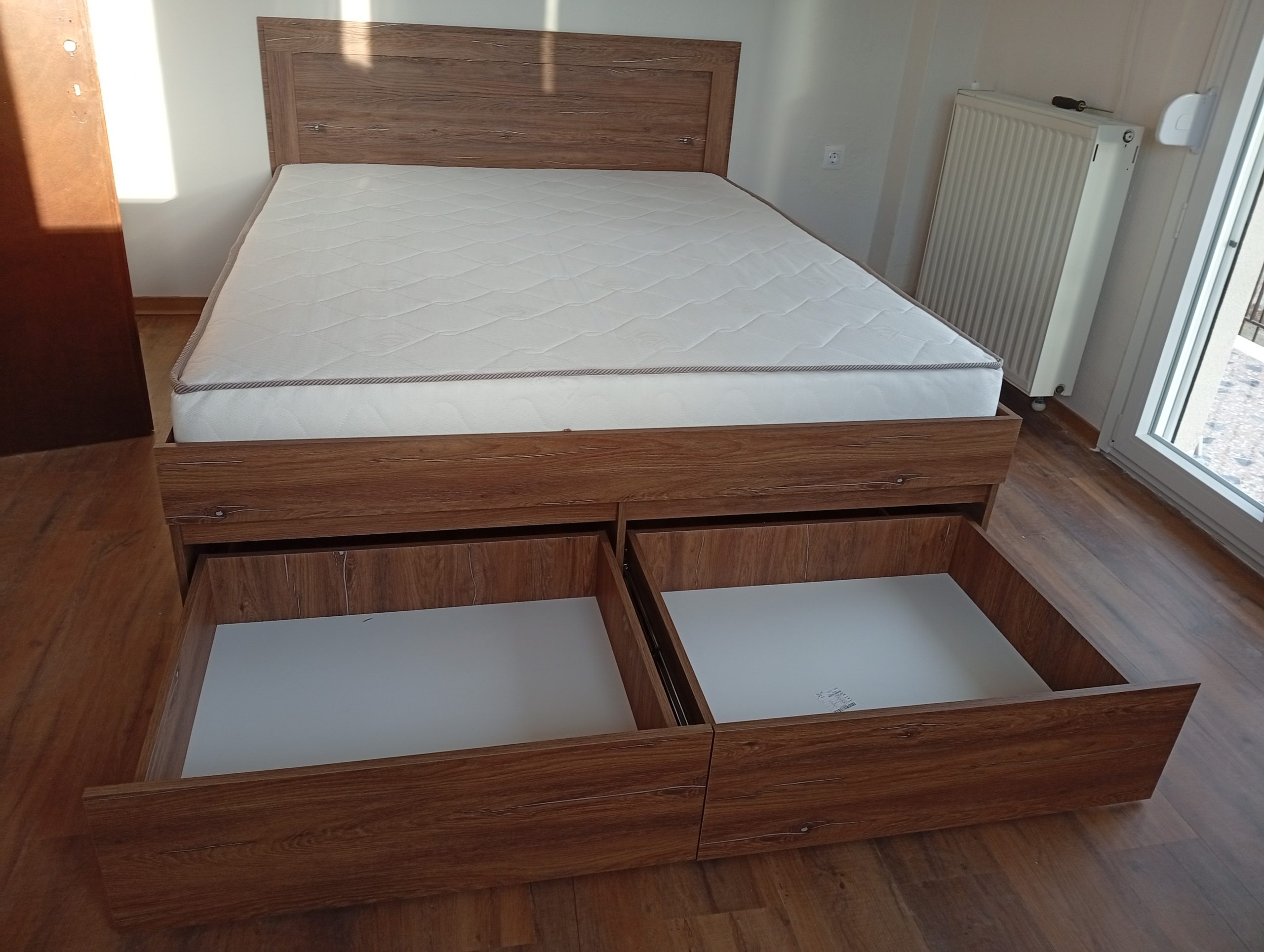 κρεβάτι με συρτάρια