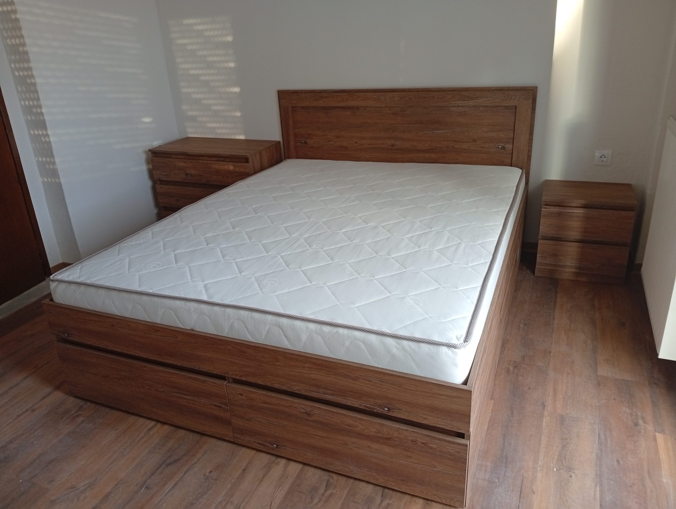 κρεβάτι με συρτάρια